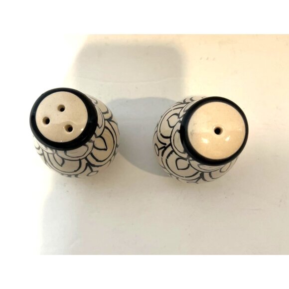 Handcrafted Ceramic Salt & Pepper Shakers W/ Iron Holder Black / White Pattern - Picture 8 of 8